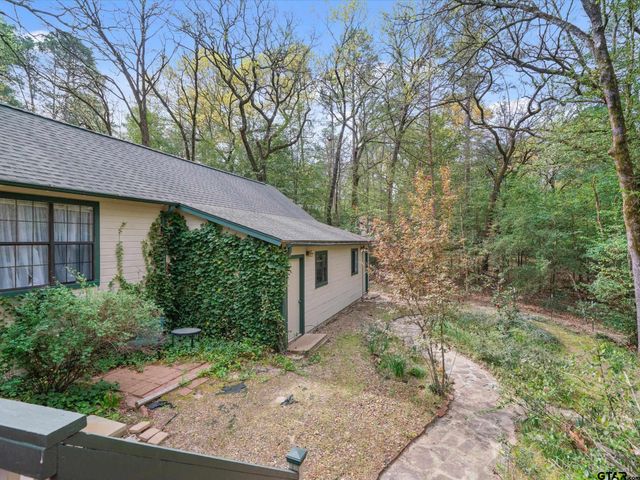 299 Lamplight Path, Holly Lake Ranch, TX 75765