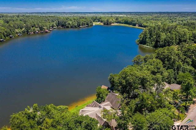 299 Lamplight Path, Holly Lake Ranch, TX 75765