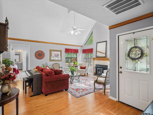 299 Lamplight Path, Holly Lake Ranch, TX 75765