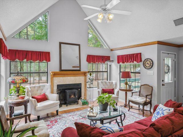 299 Lamplight Path, Holly Lake Ranch, TX 75765