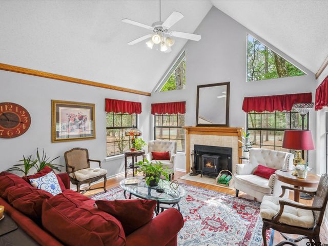 299 Lamplight Path, Holly Lake Ranch, TX 75765