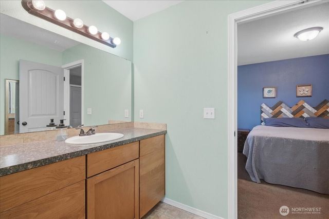 966 Military Road S, Winlock, WA 98596