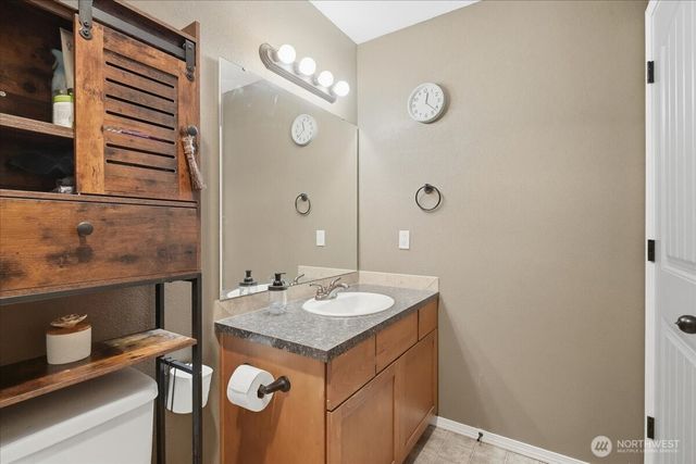 966 Military Road S, Winlock, WA 98596