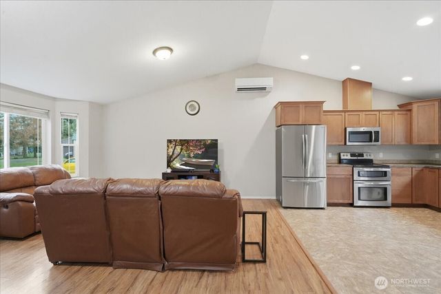 966 Military Road S, Winlock, WA 98596