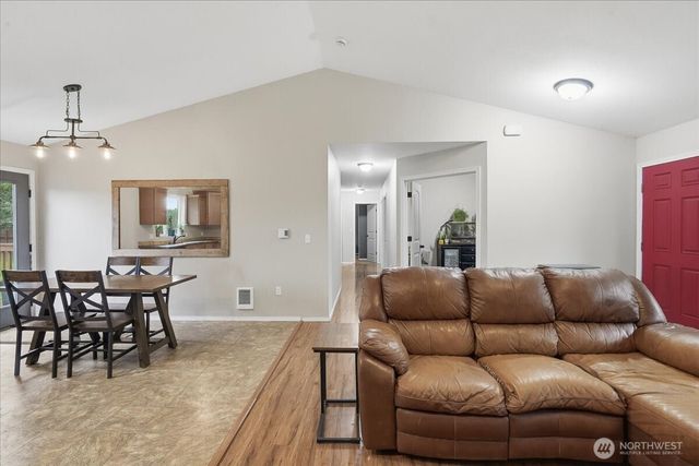 966 Military Road S, Winlock, WA 98596