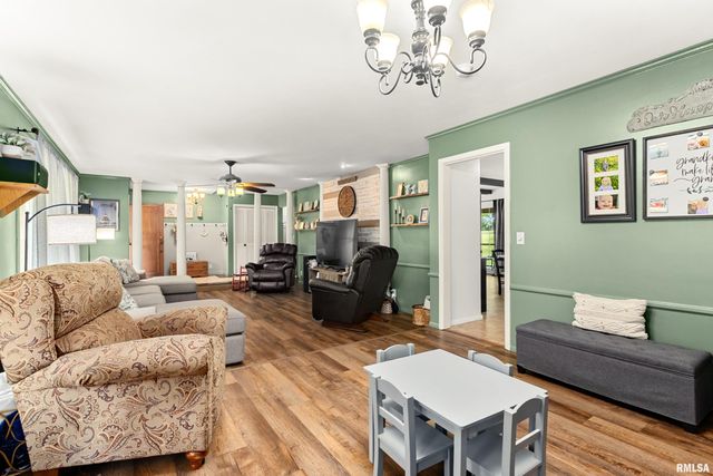 1008 KINGSBURY Road, Washington, IL 61571