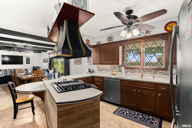 1008 KINGSBURY Road, Washington, IL 61571