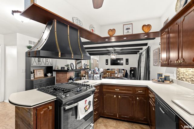1008 KINGSBURY Road, Washington, IL 61571