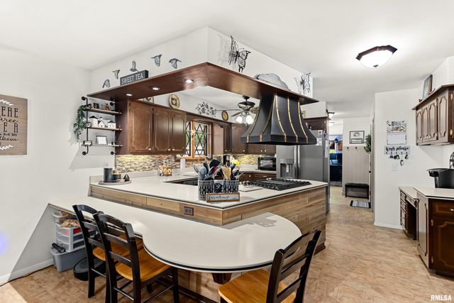 1008 KINGSBURY Road, Washington, IL 61571