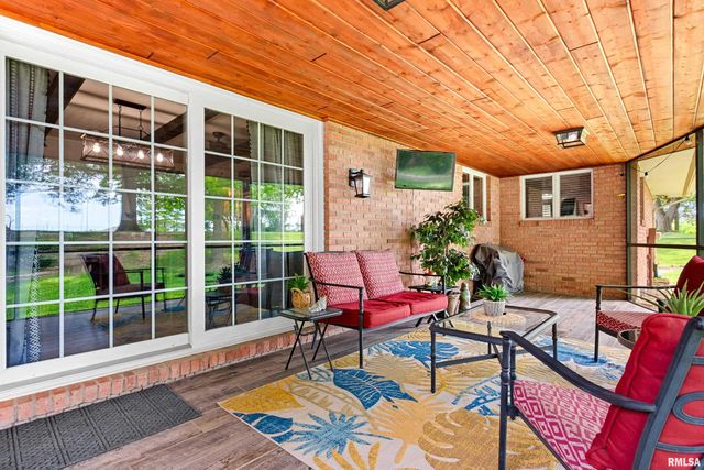 1008 KINGSBURY Road, Washington, IL 61571