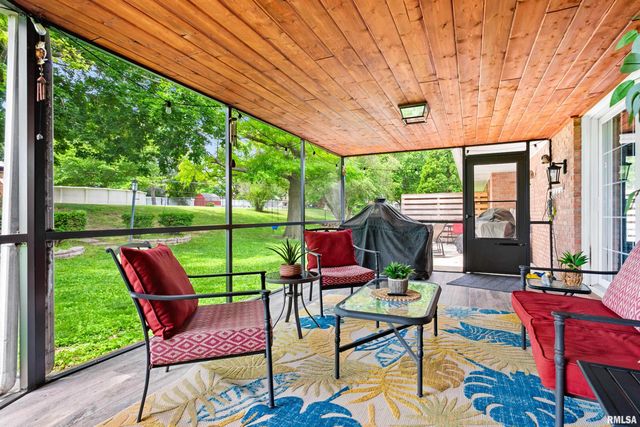 1008 KINGSBURY Road, Washington, IL 61571