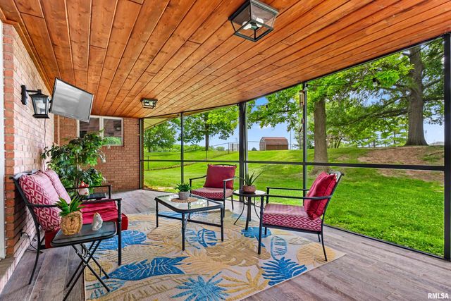 1008 KINGSBURY Road, Washington, IL 61571