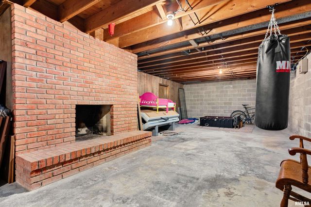 1008 KINGSBURY Road, Washington, IL 61571