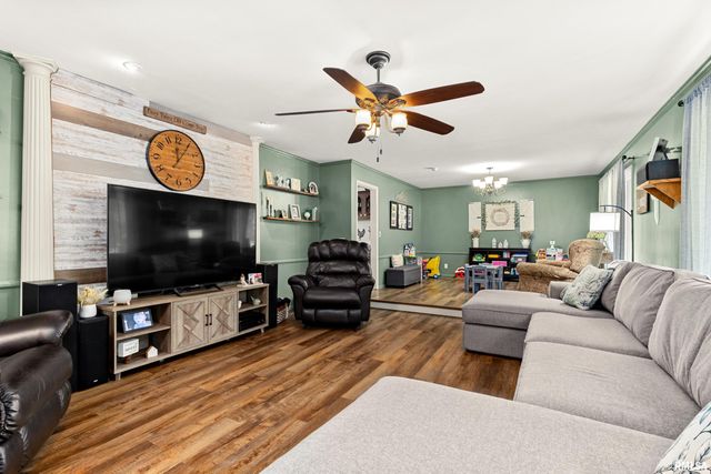 1008 KINGSBURY Road, Washington, IL 61571