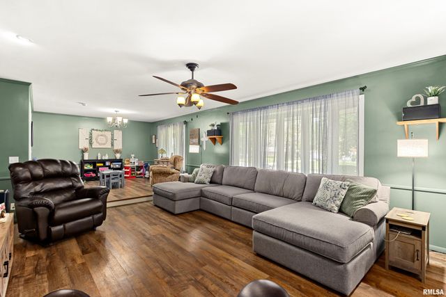 1008 KINGSBURY Road, Washington, IL 61571