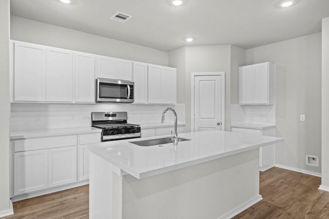2794 English Laurel Drive, Alvin, TX 77511