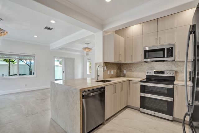 804 NE 7th Street, Fort Lauderdale, FL 33304