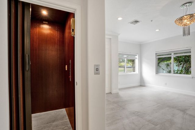 804 NE 7th Street, Fort Lauderdale, FL 33304
