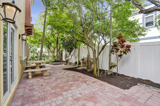 804 NE 7th Street, Fort Lauderdale, FL 33304