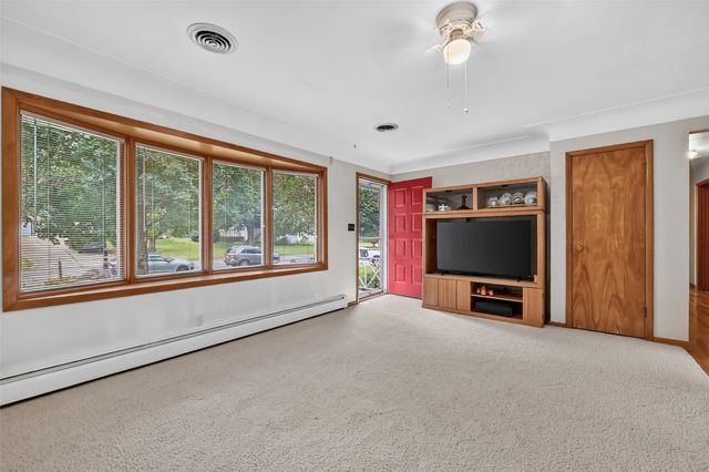 288 28th Avenue SW, Cedar Rapids, IA 52404