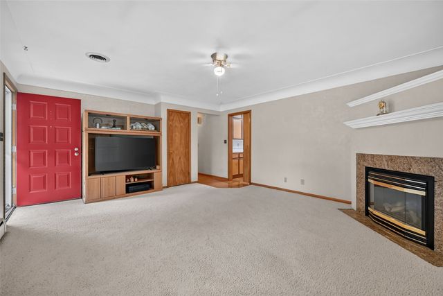 288 28th Avenue SW, Cedar Rapids, IA 52404