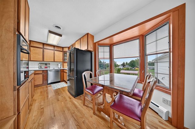 288 28th Avenue SW, Cedar Rapids, IA 52404