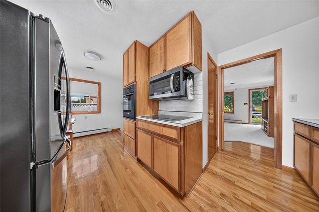 288 28th Avenue SW, Cedar Rapids, IA 52404