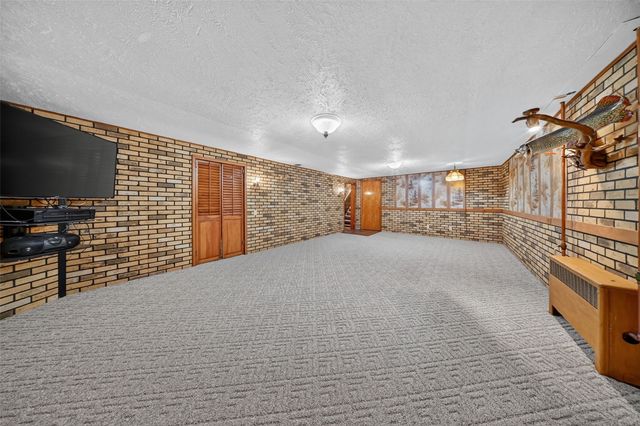 288 28th Avenue SW, Cedar Rapids, IA 52404