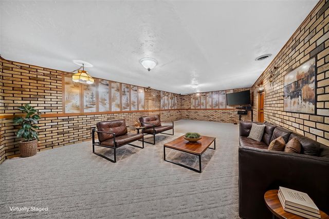 288 28th Avenue SW, Cedar Rapids, IA 52404