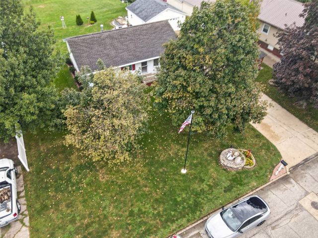 288 28th Avenue SW, Cedar Rapids, IA 52404