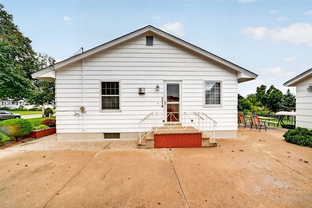288 28th Avenue SW, Cedar Rapids, IA 52404
