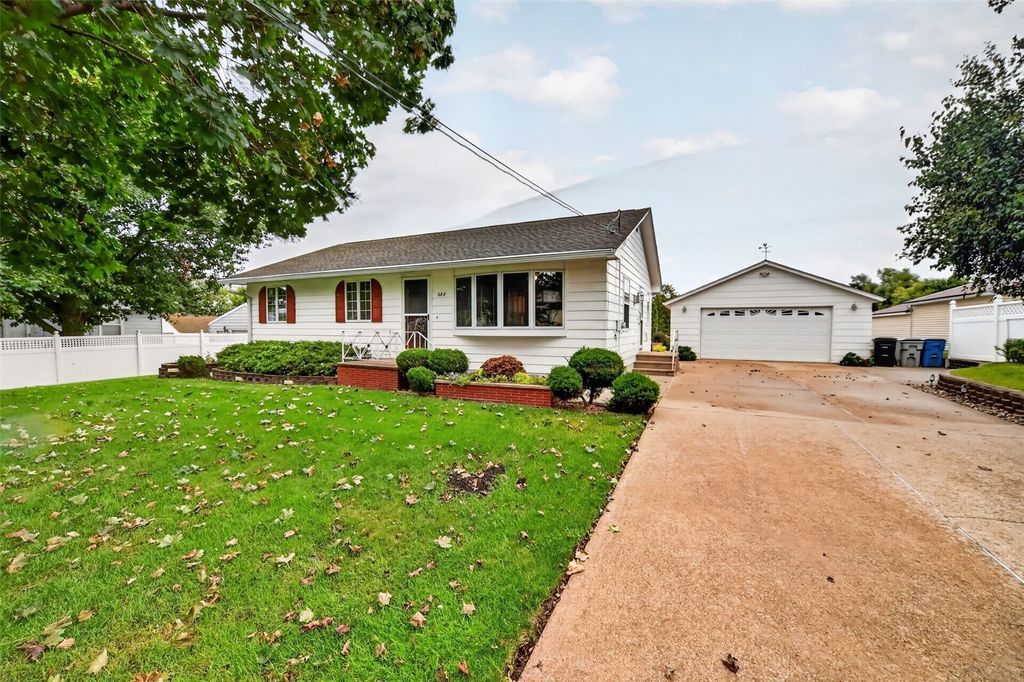 288 28th Avenue SW, Cedar Rapids, IA 52404