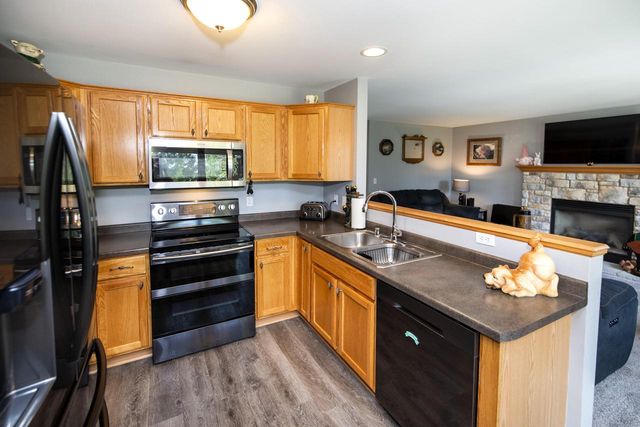 914 Michael COURT, Elkhorn, WI 53121
