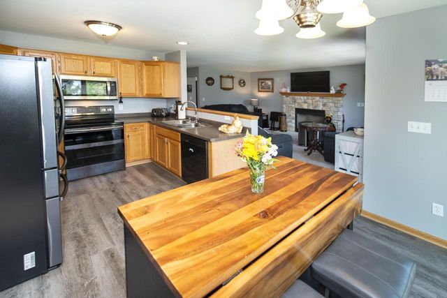 914 Michael COURT, Elkhorn, WI 53121