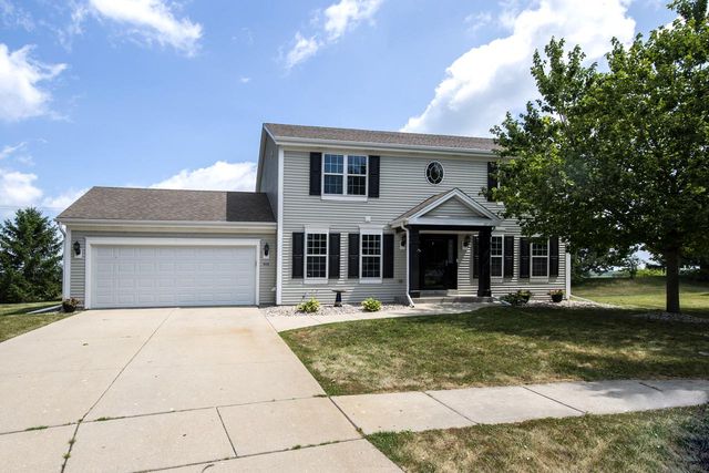 914 Michael COURT, Elkhorn, WI 53121