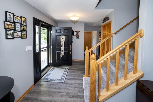 914 Michael COURT, Elkhorn, WI 53121