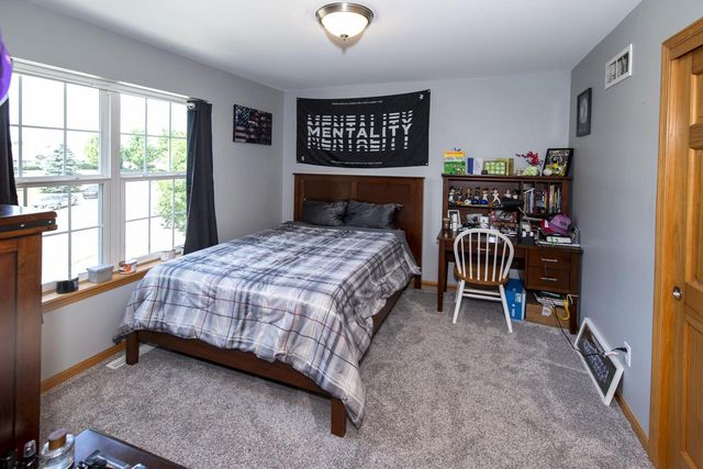 914 Michael COURT, Elkhorn, WI 53121