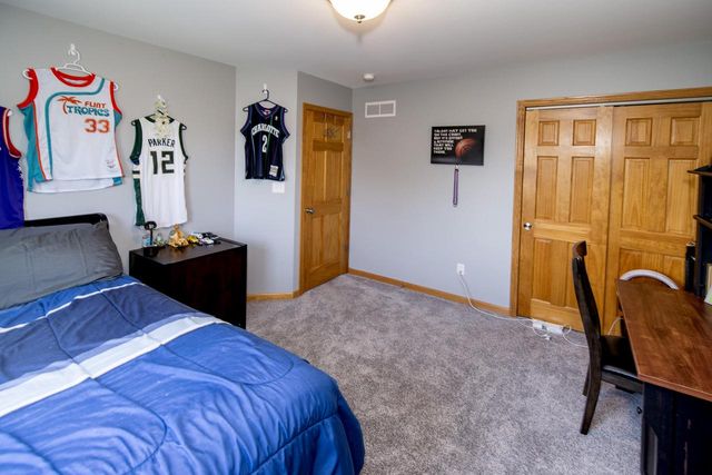914 Michael COURT, Elkhorn, WI 53121
