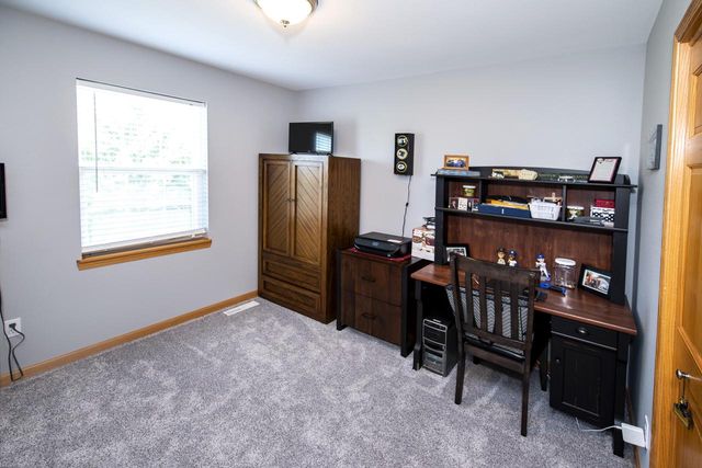 914 Michael COURT, Elkhorn, WI 53121