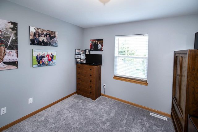 914 Michael COURT, Elkhorn, WI 53121