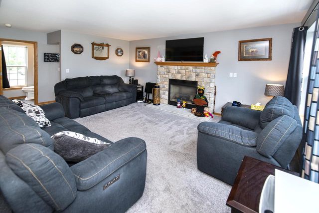 914 Michael COURT, Elkhorn, WI 53121