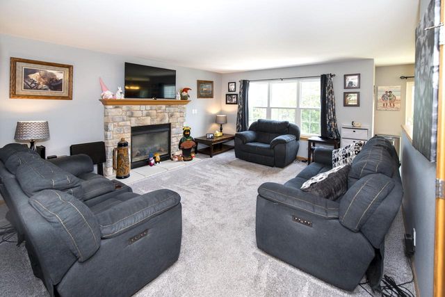 914 Michael COURT, Elkhorn, WI 53121