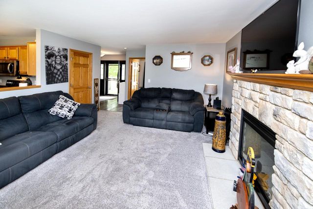 914 Michael COURT, Elkhorn, WI 53121