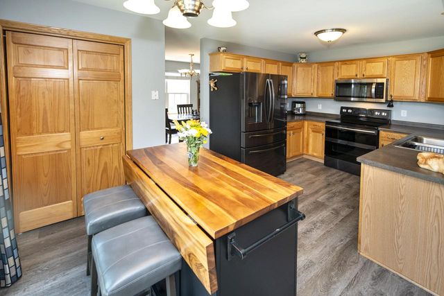914 Michael COURT, Elkhorn, WI 53121