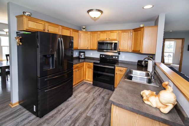 914 Michael COURT, Elkhorn, WI 53121