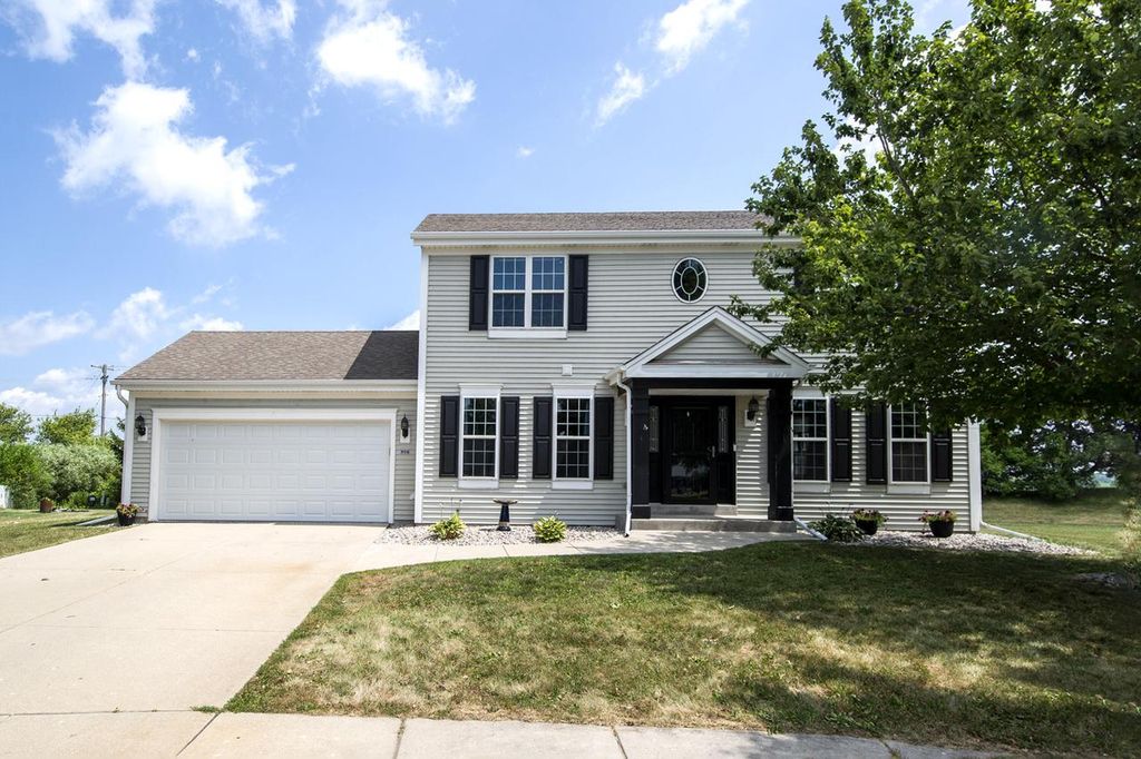 914 Michael COURT, Elkhorn, WI 53121
