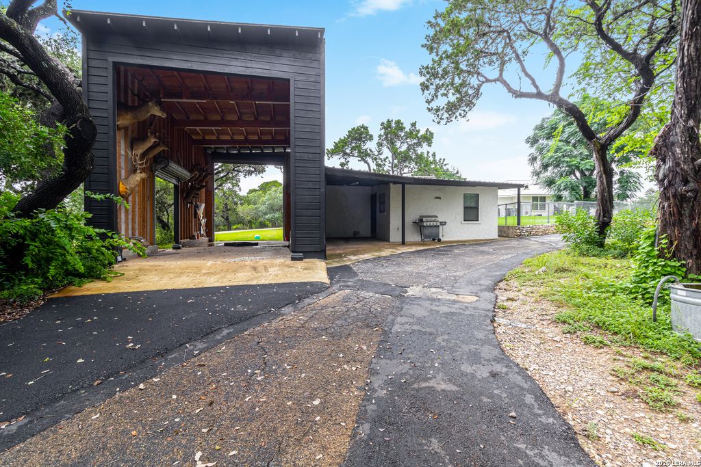 21875 SCENIC LOOP RD, San Antonio, TX 78255