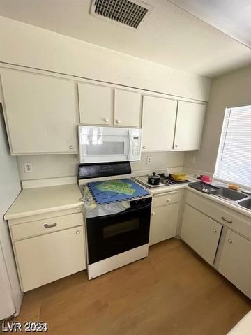 45 Logan Court, Las Vegas, NV 89110