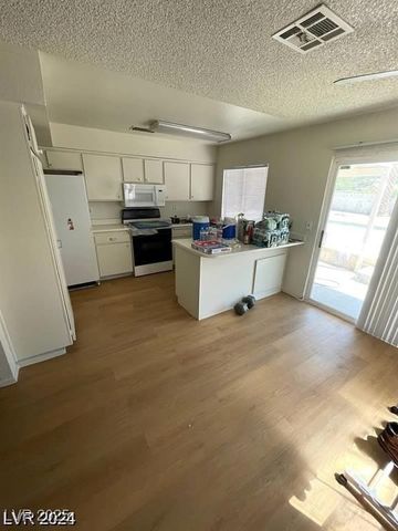 45 Logan Court, Las Vegas, NV 89110