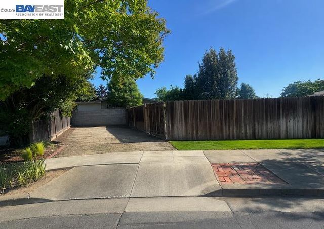 1355 Chandler Ct, Livermore, CA 94551